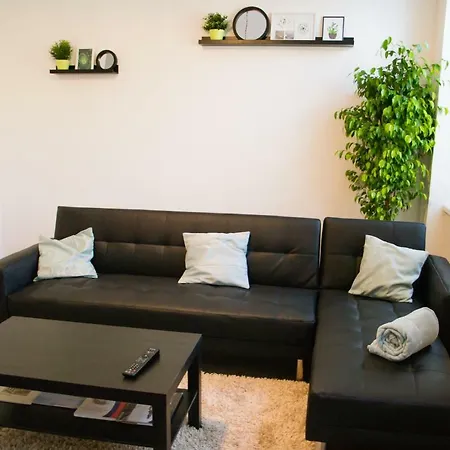 Sunny Aircon Apartment In The Centre Of Slany Exterior photo